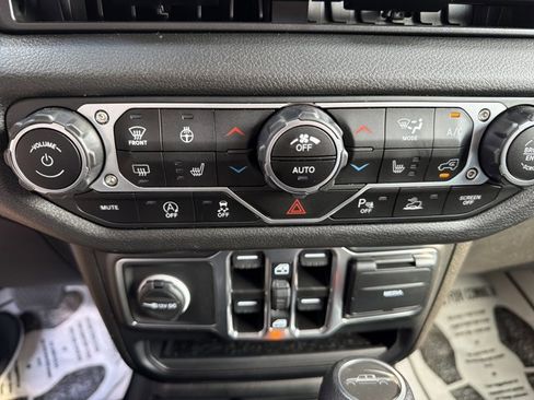 Used 2024 Jeep Gladiator Sport AWD/4WD image 22