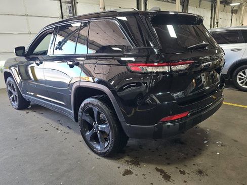 Used 2023 Jeep Grand Cherokee Altitude AWD/4WD image 5