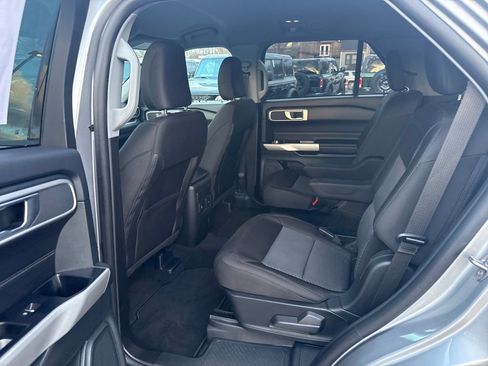 Used 2023 Ford Explorer XLT image 13