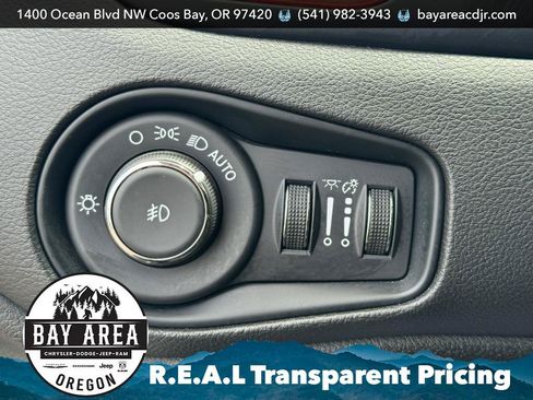Used 2023 Jeep Renegade Trailhawk AWD/4WD image 20