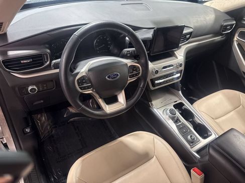 Used 2023 Ford Explorer XLT w/ Equipment Group 202A AWD/4WD image 11