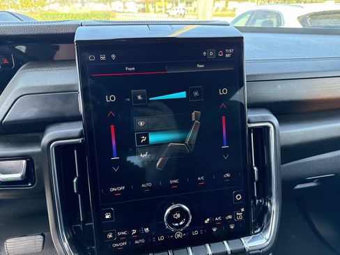 Used 2025 GMC Yukon Denali image 25