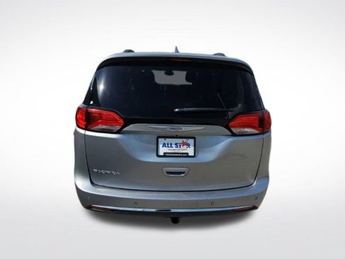 Used 2019 Chrysler Pacifica Touring-L FWD image 7