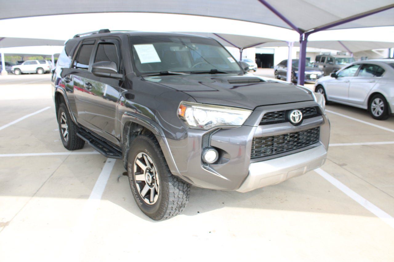 Used 2018 Toyota 4Runner TRD Off-Road AWD/4WD image 2