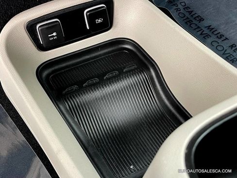 Used 2021 Chrysler Pacifica Touring-L image 44