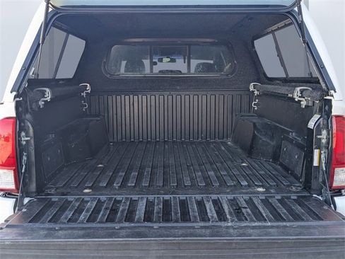 Used 2016 Toyota Tacoma SR image 11