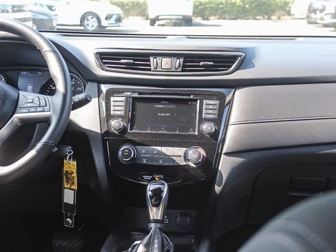 Used 2019 Nissan Rogue S w/ Special Edition Package FWD image 17