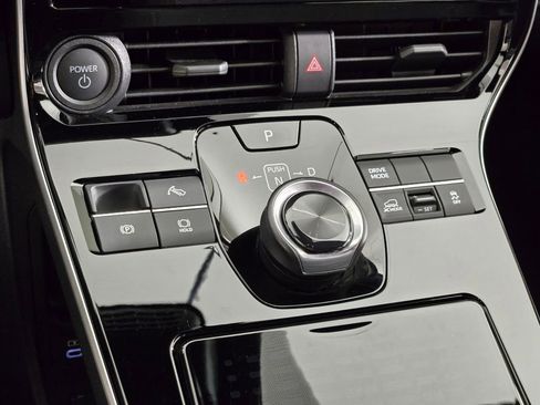 Certified 2025 Subaru Solterra AWD/4WD image 30