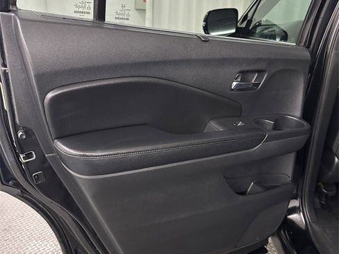 Used 2016 Honda Pilot Touring image 32