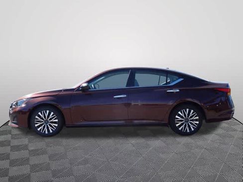Used 2025 Nissan Altima 2.5 SV FWD image 2