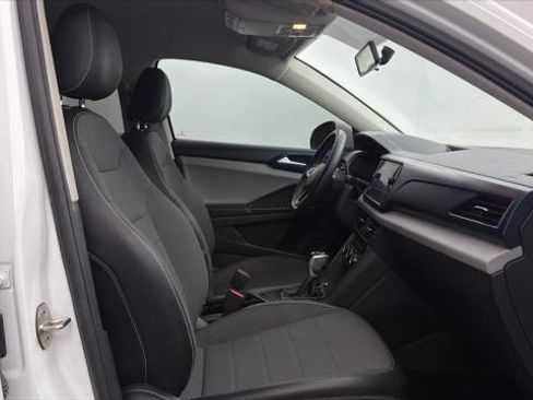 Used 2022 Volkswagen Taos SE FWD image 21