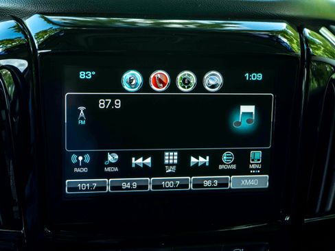 Used 2019 Chevrolet Traverse LT FWD image 31