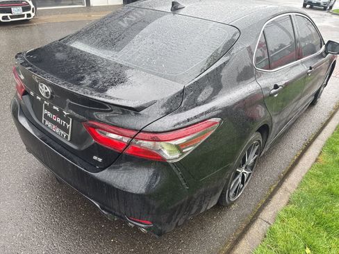 Used 2022 Toyota Camry SE image 8