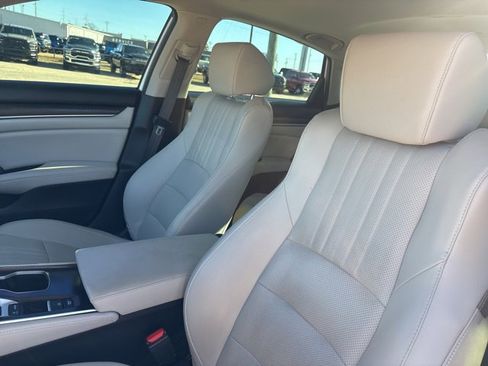 Used 2018 Honda Accord Touring image 16