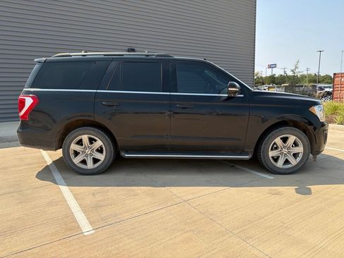 Used 2018 Ford Expedition XLT w/ Equipment Group 202A AWD/4WD image 2