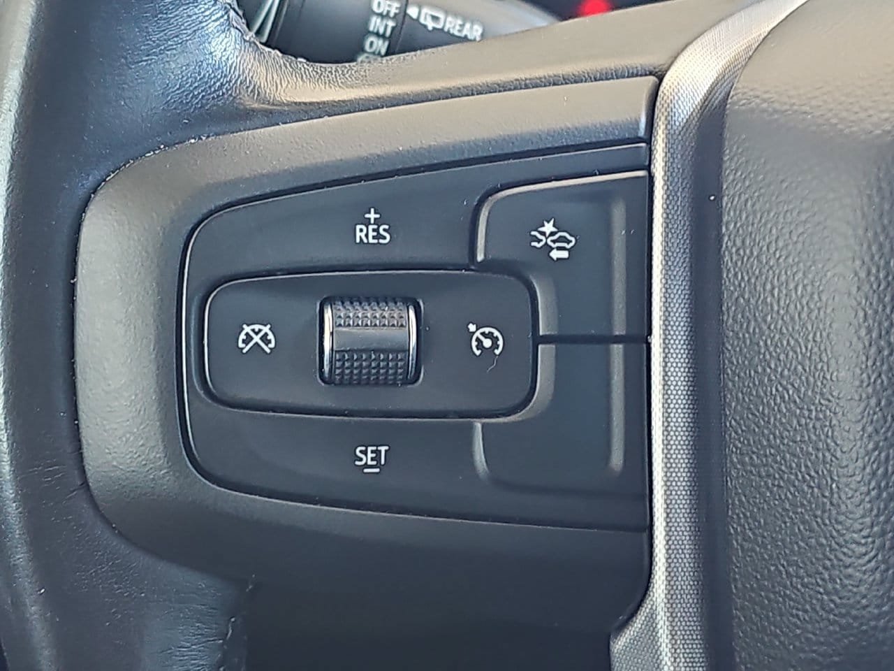 Used 2023 GMC Yukon XL SLT AWD/4WD image 23
