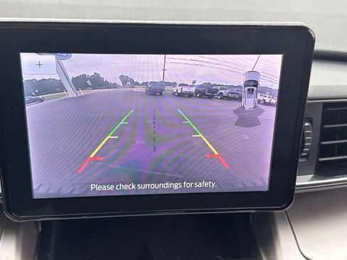 Used 2020 Ford Explorer XLT w/ Equipment Group 202A AWD/4WD image 10