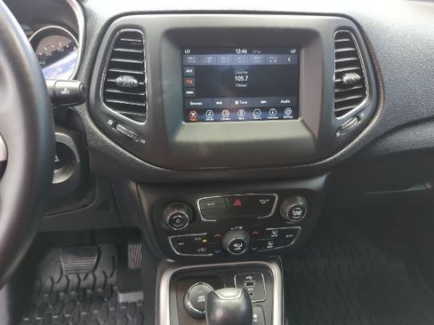 Used 2018 Jeep Compass Latitude w/ Popular Equipment Group AWD/4WD image 9