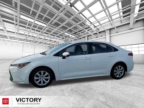 Used 2023 Toyota Corolla LE image 6