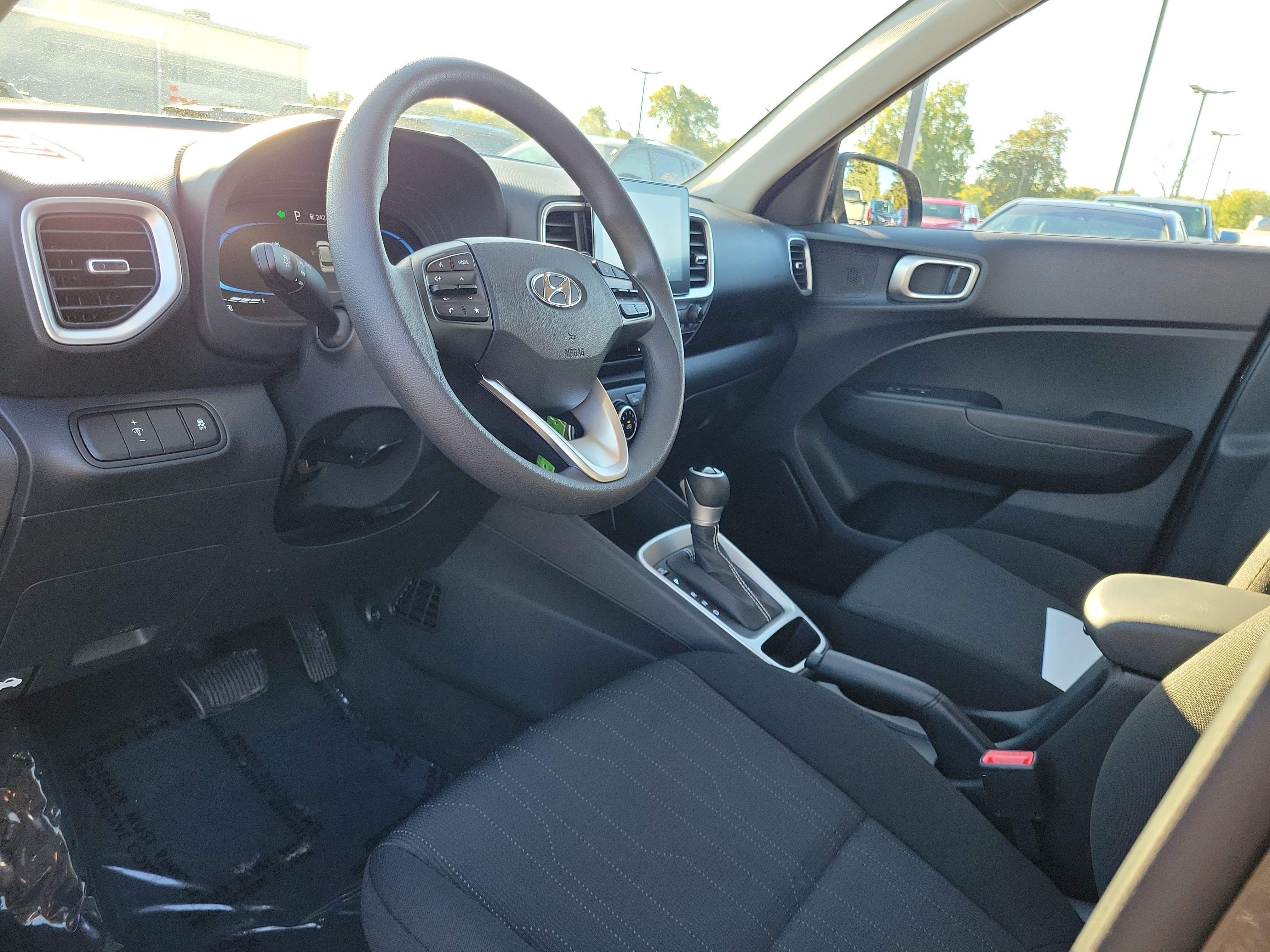 Used 2025 Hyundai Venue SE FWD image 19