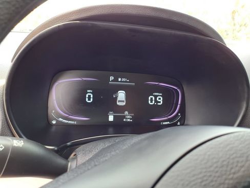 Certified 2025 Kia Soul LX w/ LX Technology Package FWD image 10