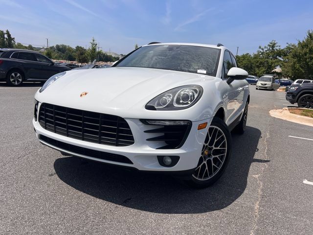 Used 2018 Porsche Macan w/ Premium Package Plus AWD/4WD image 9