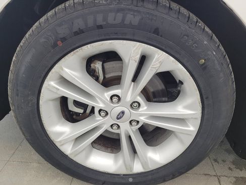 Used 2017 Ford Taurus SEL image 31