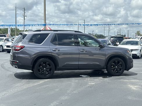 Certified 2025 Honda Pilot Black Edition image 6