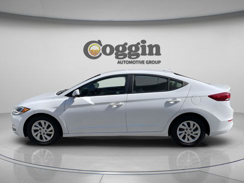 Used 2017 Hyundai Elantra SE image 2