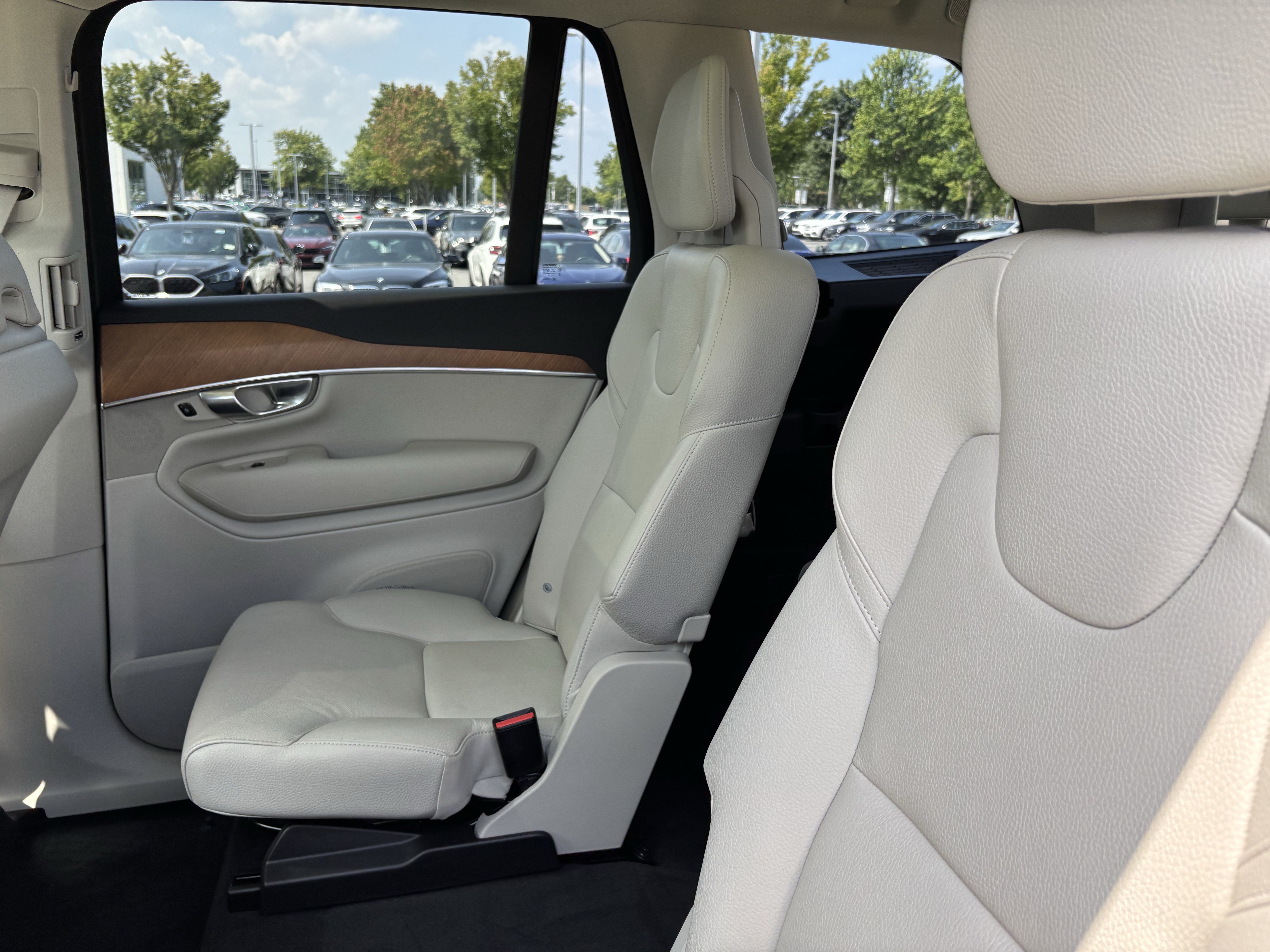 Used 2022 Volvo XC90 T6 Momentum w/ Advanced Package AWD/4WD image 32