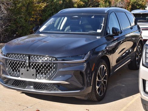 Used 2024 Lincoln Nautilus Reserve w/ Equipment Group 203A image 2