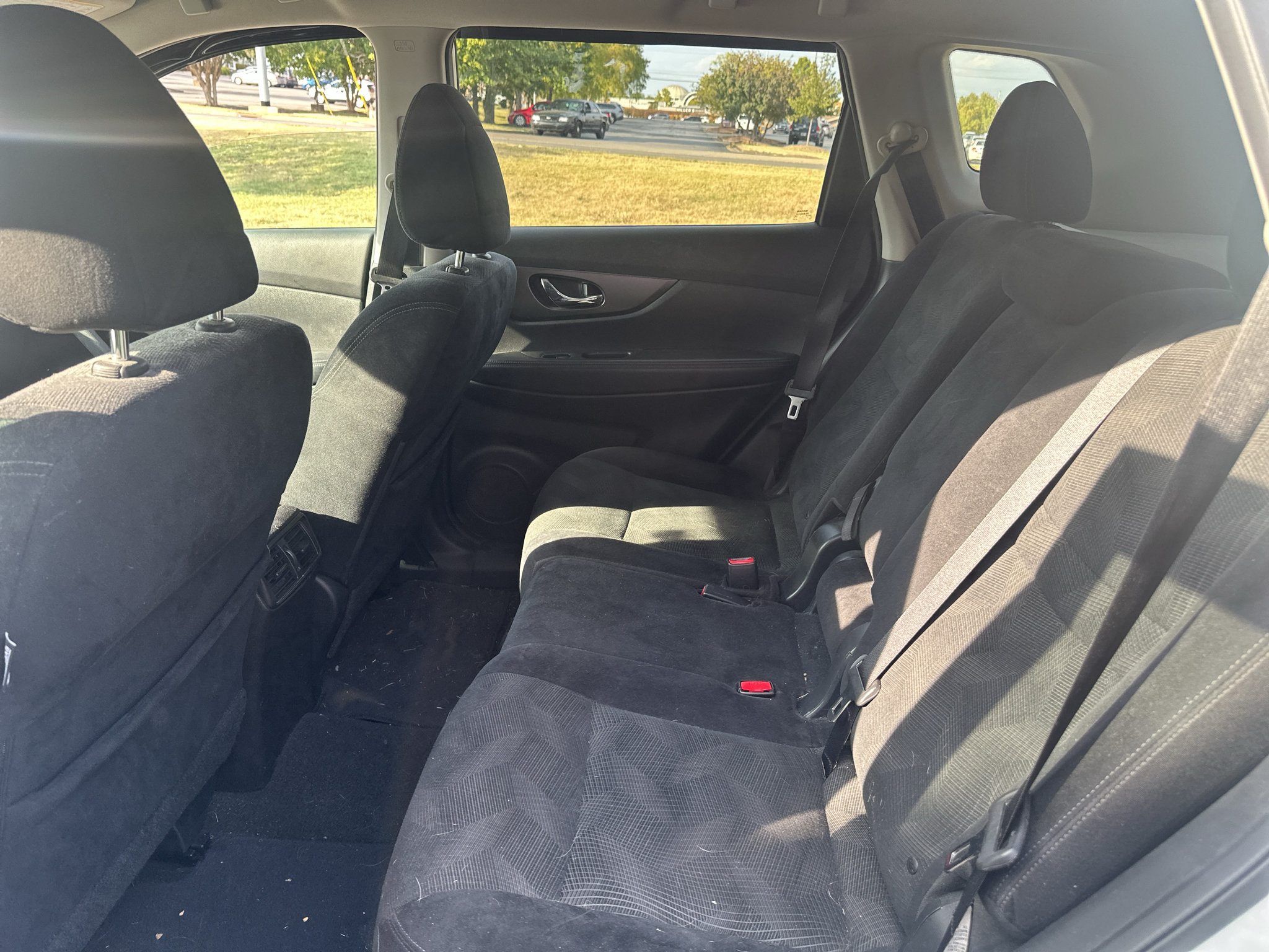 Used 2015 Nissan Rogue SV FWD image 16