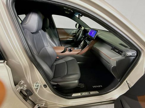 Used 2024 Toyota Venza XLE AWD/4WD image 26