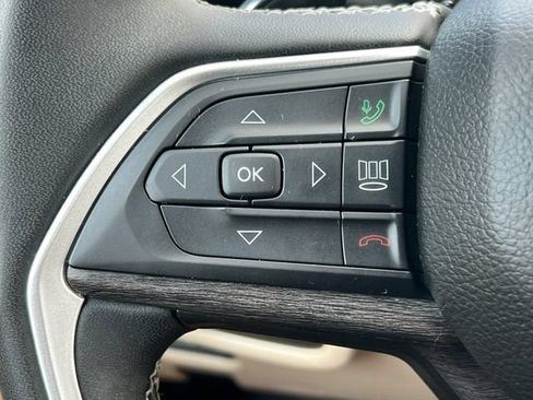 Used 2023 Jeep Grand Cherokee Limited AWD/4WD image 21
