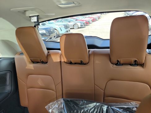 New 2026 Nissan Pathfinder Platinum AWD/4WD image 15