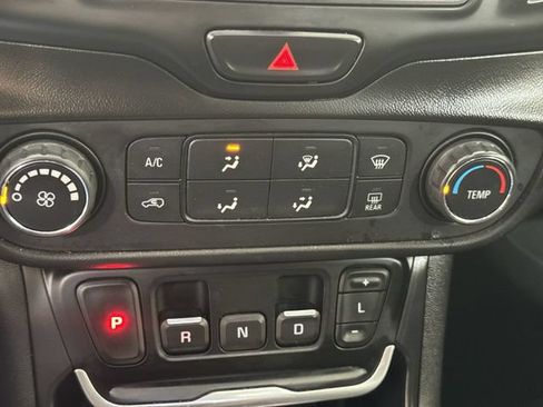 Used 2021 GMC Terrain SLE w/ Elevation Edition FWD image 17