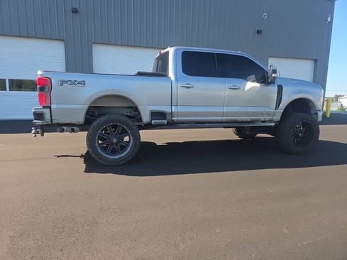 Used 2023 Ford F250 Lariat w/ Tremor Off-Road Package AWD/4WD image 16