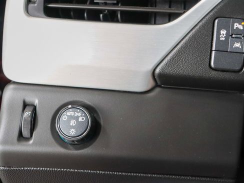 Used 2020 GMC Yukon SLE w/ Enhanced Driver Alert Package image 22