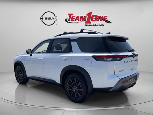 New 2026 Nissan Pathfinder SL image 7