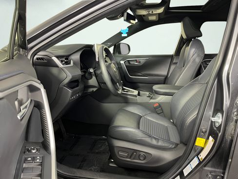 Used 2019 Toyota RAV4 XSE AWD/4WD image 10