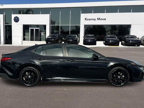 Used 2025 Toyota Camry SE FWD image 3