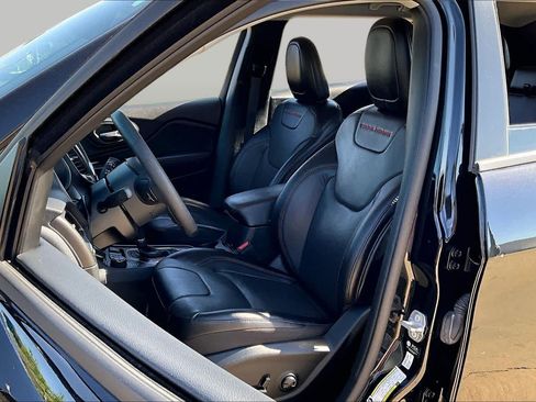 Used 2023 Jeep Cherokee Trailhawk w/ Premium Leather Package AWD/4WD image 8
