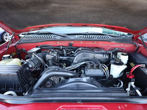 Used 2005 Ford Explorer XLT image 17