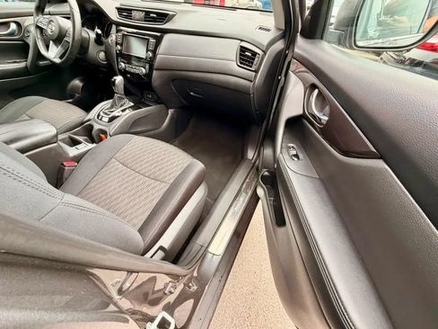 Used 2018 Nissan Rogue SV w/ Premium Package AWD/4WD image 10