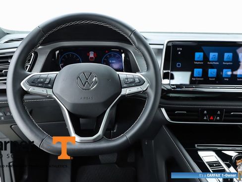 Used 2025 Volkswagen Atlas Cross Sport SE w/ Panoramic Sunroof Package image 59