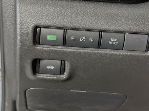 Certified 2025 Nissan Sentra SR w/ SR Premium Package FWD image 9