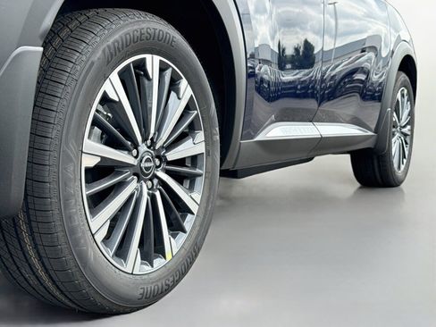 New 2026 Nissan Pathfinder Platinum AWD/4WD image 17