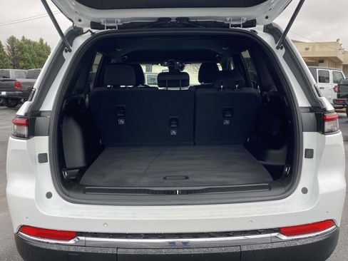 Certified 2024 Jeep Grand Cherokee Laredo image 39