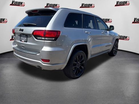 Used 2018 Jeep Grand Cherokee Altitude AWD/4WD image 5