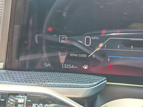 Certified 2025 Cadillac Escalade ESV V AWD/4WD image 15